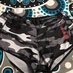 Livesore Camo Shorts Size XL